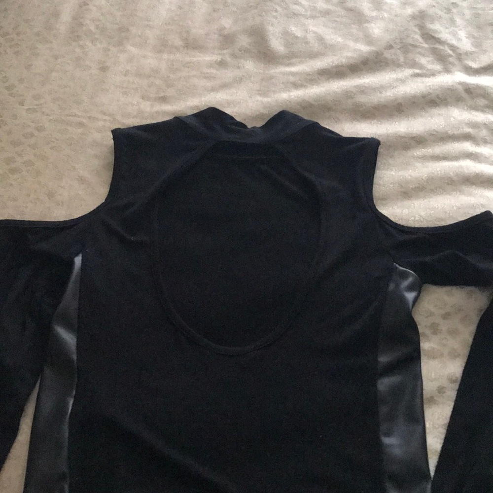 Open Shoulder Long Sleeve - Picture 6 of 7